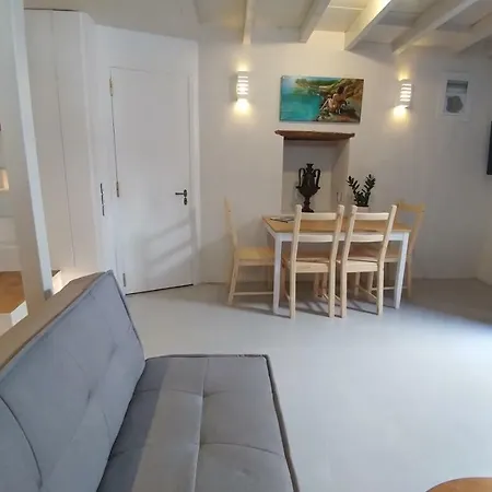 Amaranti House N Art בית נופש *