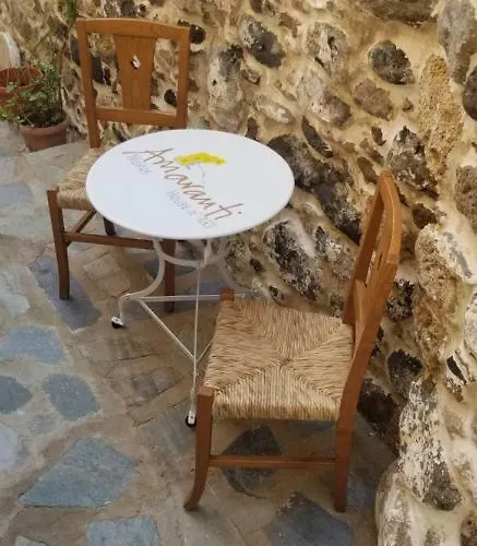 Amaranti House N Art Mandrákion